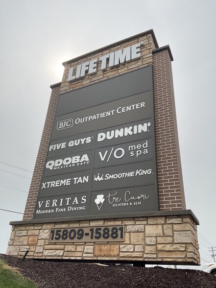 More Photos Of 15809-15817 Fountain Plaza Dr, Chesterfield General Retail For Lease