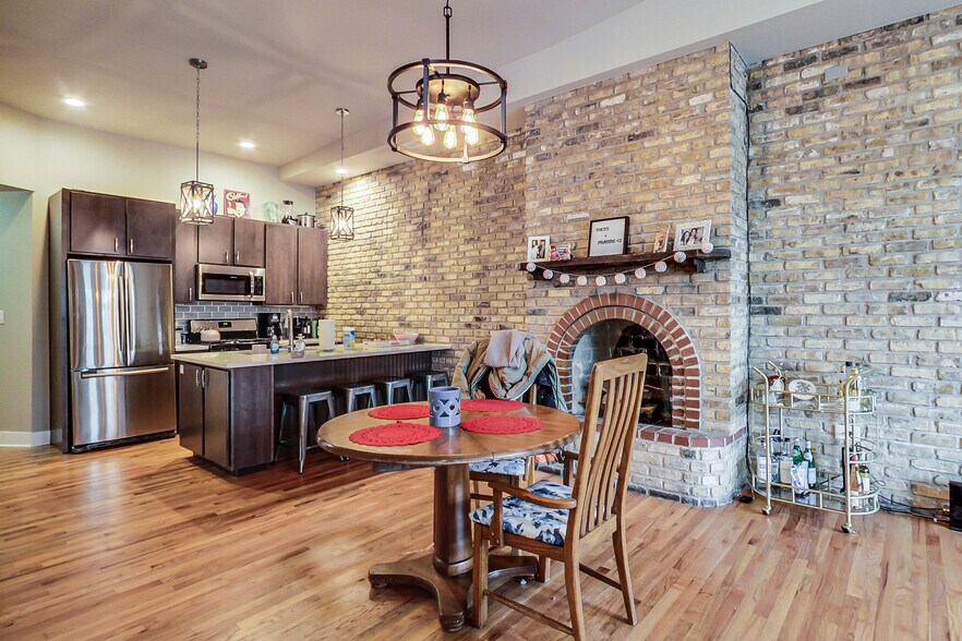 More Photos Of 2723 N Halsted St, Chicago Bar For Sale