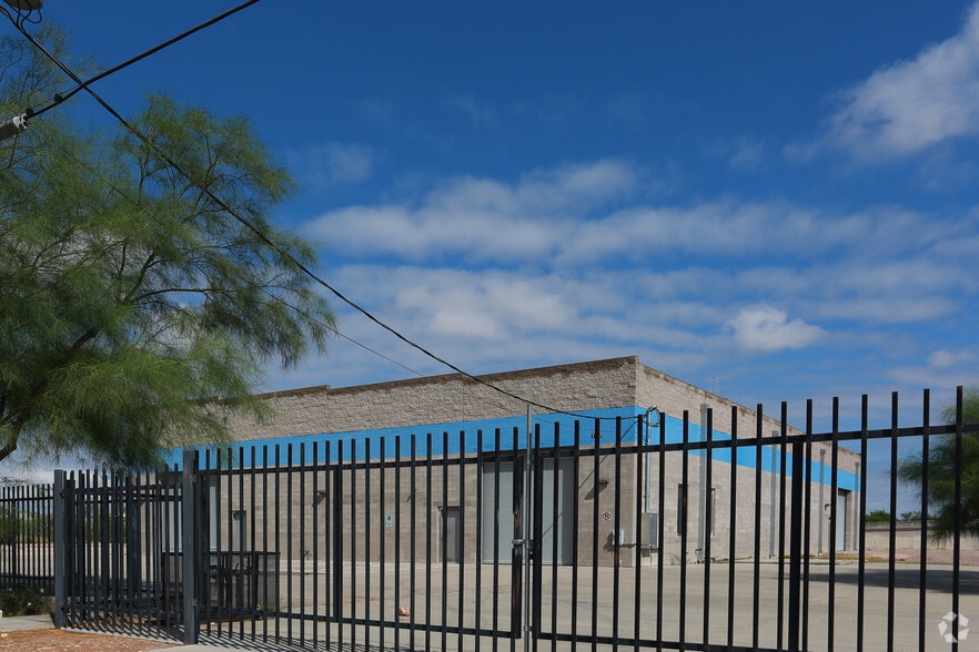 More Photos Of 1747 E 23rd St, Tucson Warehouse For Sale