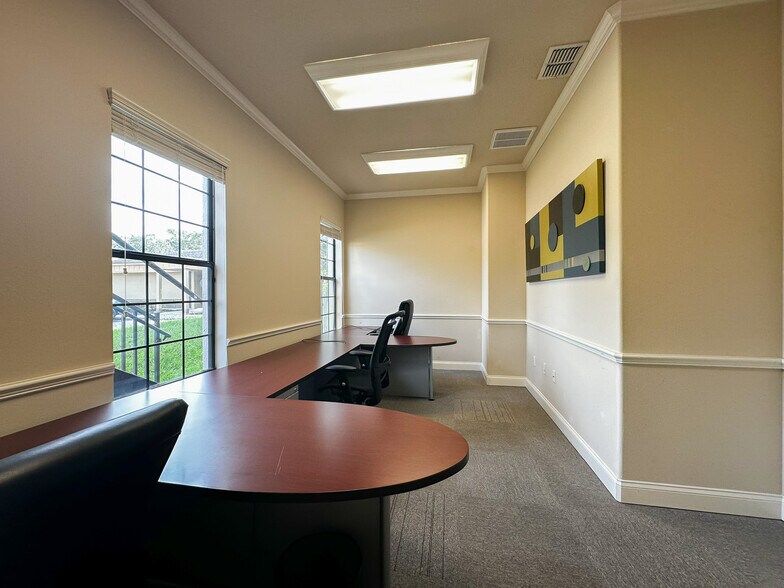 More Photos Of 170 Fitzgerald Rd, Lakeland Office For Lease