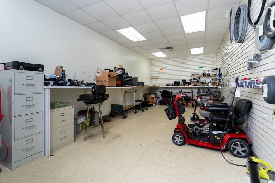 More Photos Of 1970 Us-68 N, Xenia Freestanding For Lease