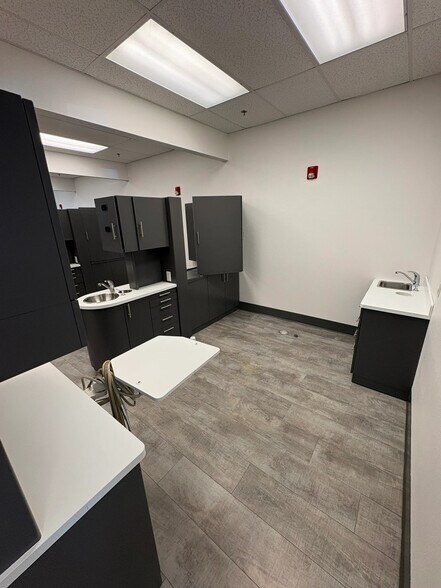 More Photos Of 15182 N 75th Ave, Peoria Medical For Sale