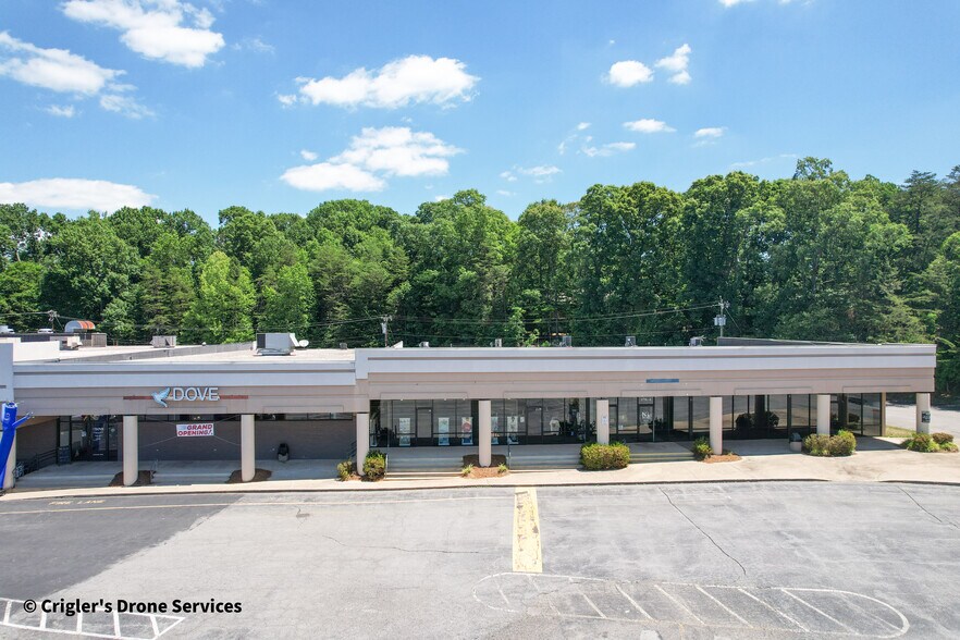 More Photos Of 3716-3728 Battleground Ave, Greensboro Unknown For Lease