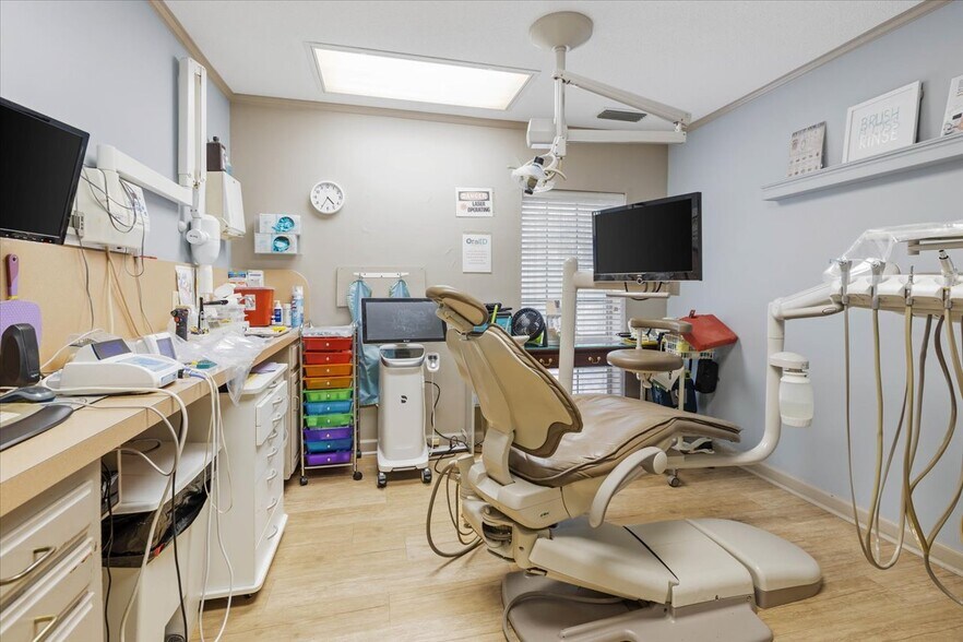 More Photos Of 235-237 John Knox Rd, Tallahassee Medical For Sale