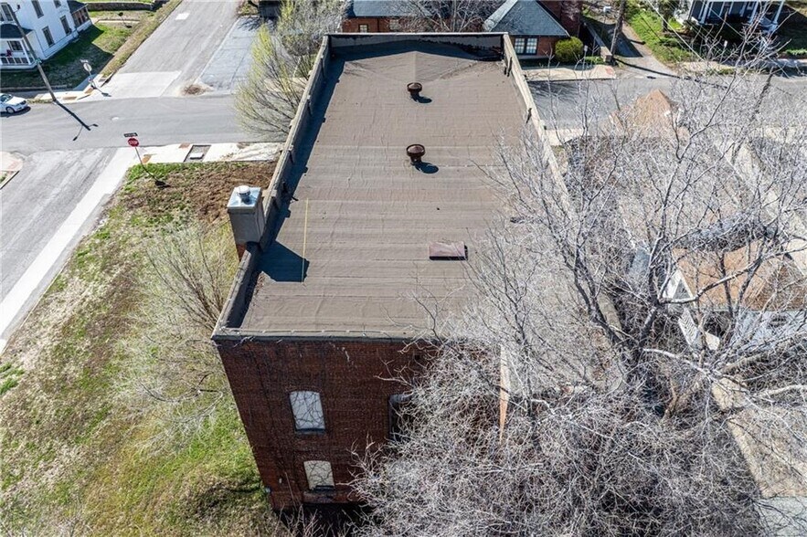 More Photos Of 1005 N 10th St, Saint Joseph Flex For Sale