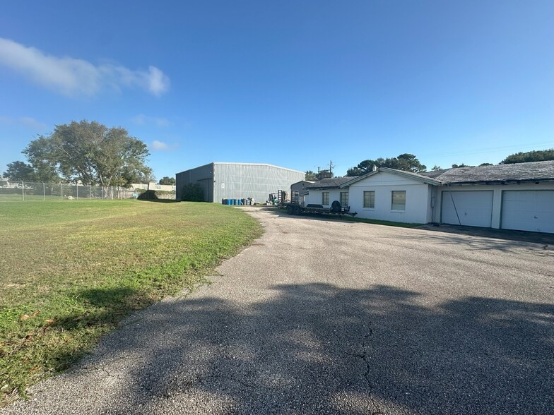 More Photos Of 13026 Rosecrest Dr, Houston Warehouse For Sale