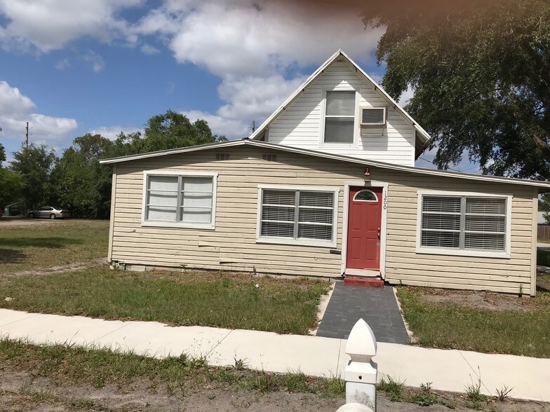 Primary Photo Of 1200 Connecticut Ave, Saint Cloud General Retail For Sale