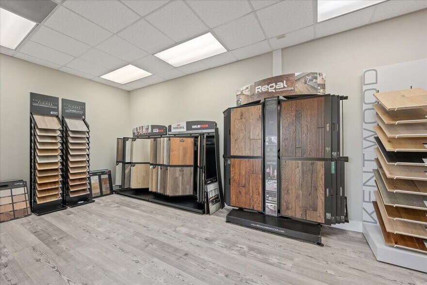 More Photos Of 310 E 17th St, Cheyenne Flex For Sale