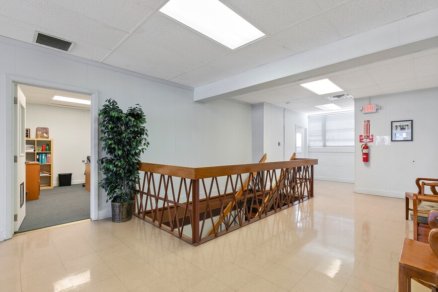 More Photos Of 1901 Westwood Ave, Richmond Warehouse For Sale