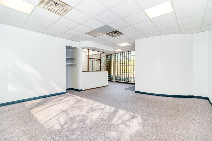 More Photos Of 10190-10198 Springfield Pike, Cincinnati Medical For Sale