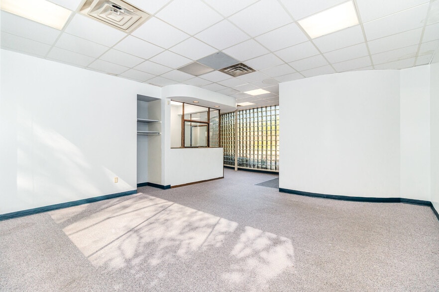 More Photos Of 10196 Springfield Pike, Cincinnati Medical For Sale