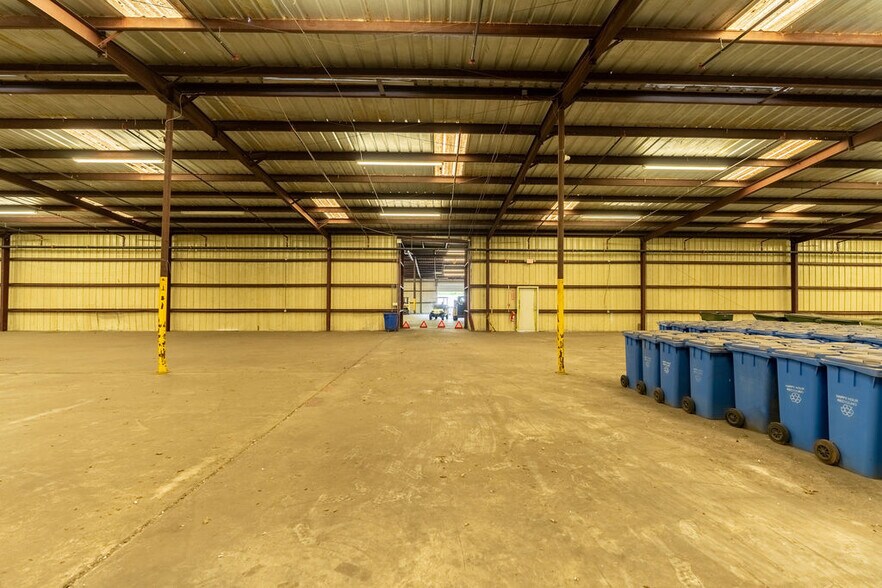 More Photos Of 89 Green St, Warner Robins Warehouse For Sale