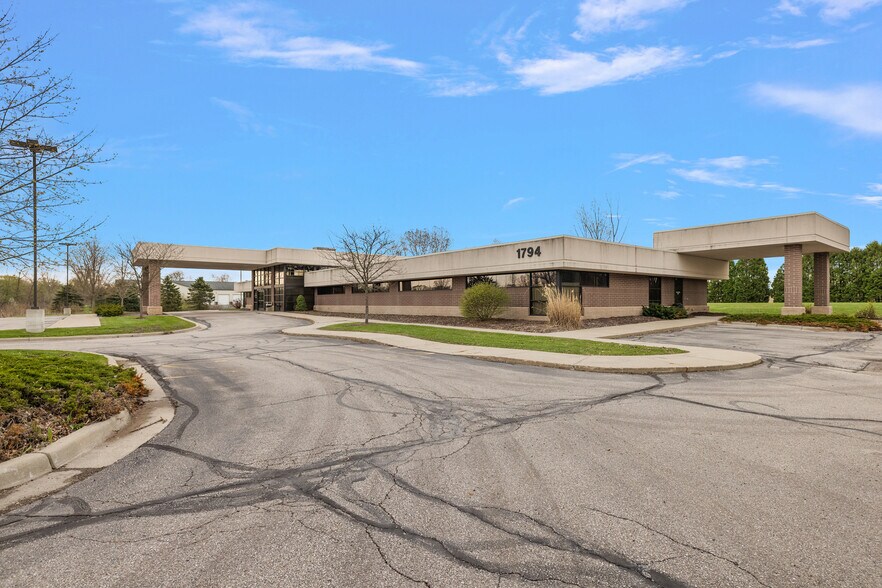 More Photos Of 1794 N Lapeer Rd, Lapeer Medical For Sale