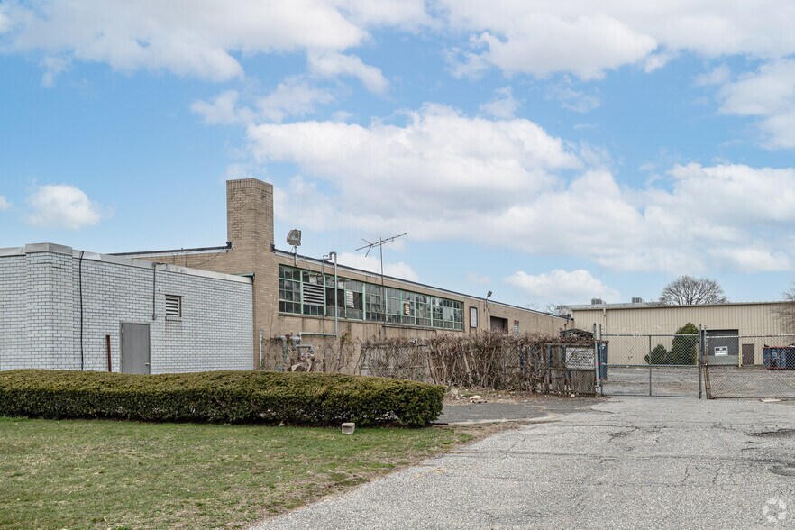 More Photos Of 135 Baylis Rd, Melville Manufacturing For Lease