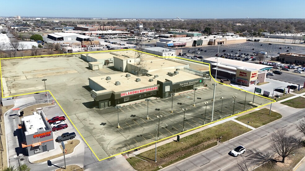 More Photos Of 2505 W Main St, Norman General Retail For Lease