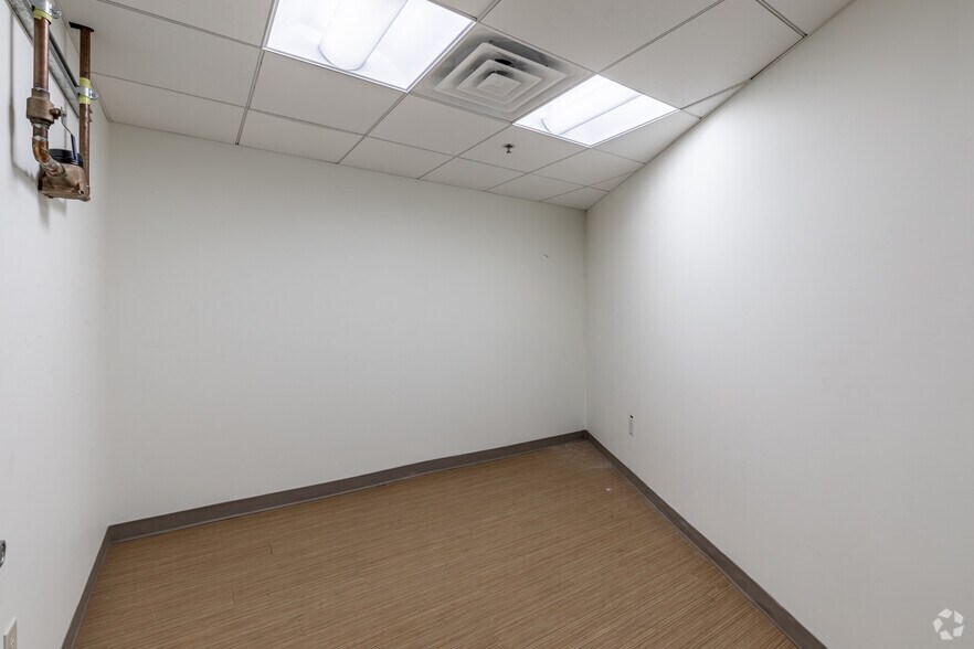 More Photos Of 1580 S Main St, Boerne Medical For Lease