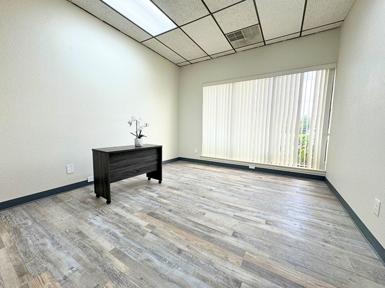 More Photos Of 6825 Manhattan Blvd, Fort Worth Medical For Sale