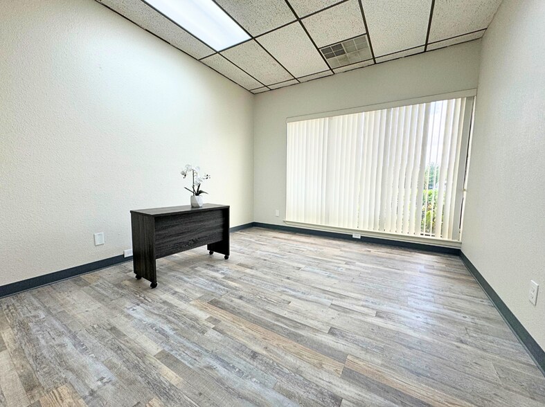 More Photos Of 6825 Manhattan Blvd, Fort Worth Office For Sale