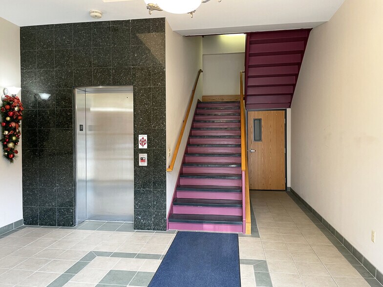 More Photos Of 40 N Main St, Mount Clemens Research And Development For Lease