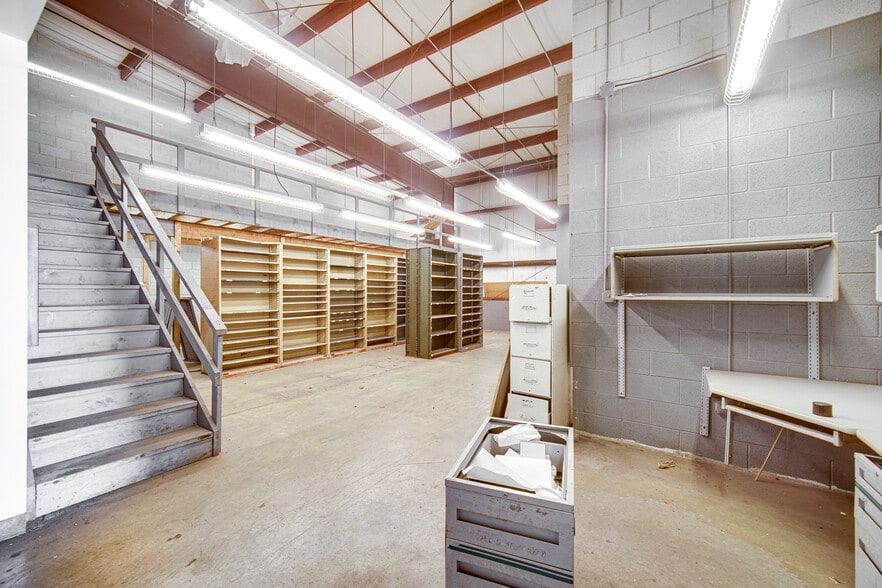 More Photos Of 101 Watters Dr, Dwight Auto Dealership For Sale