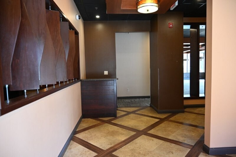 More Photos Of 517 S 4th St, Springfield General Retail For Sale