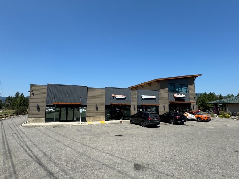 Primary Photo Of 204 W Walnut St, Newport General Retail For Lease