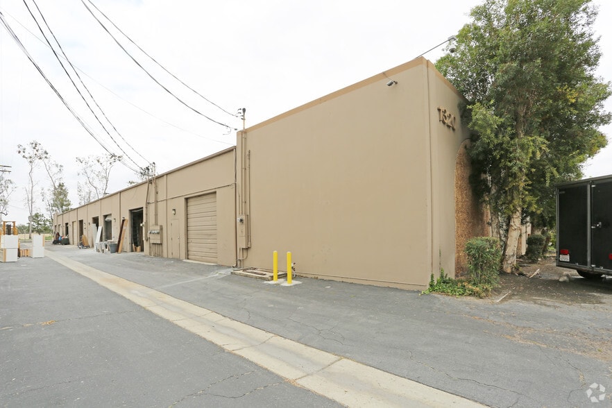 More Photos Of 1320 N Miller St, Anaheim Warehouse For Lease