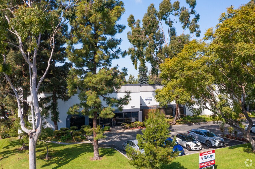 More Photos Of 16307-16331 Arthur St, Cerritos Warehouse For Lease