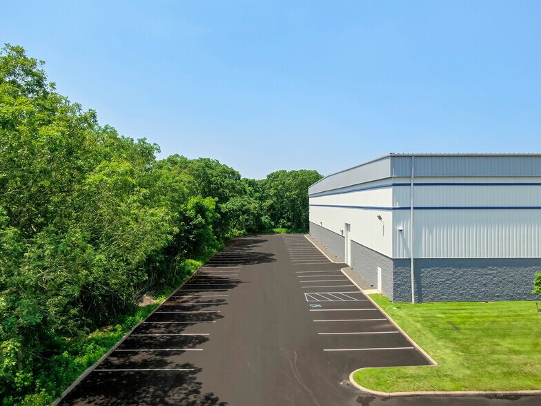 More Photos Of 145 Candlewood Rd, Bay Shore Warehouse For Lease