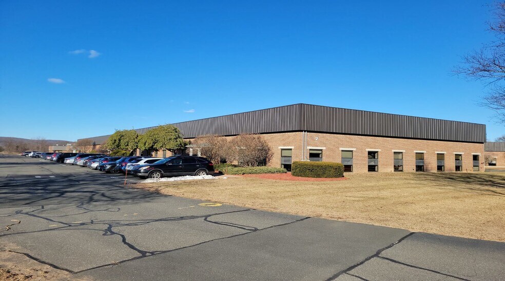More Photos Of 7 Kripes Rd, East Granby Flex For Lease