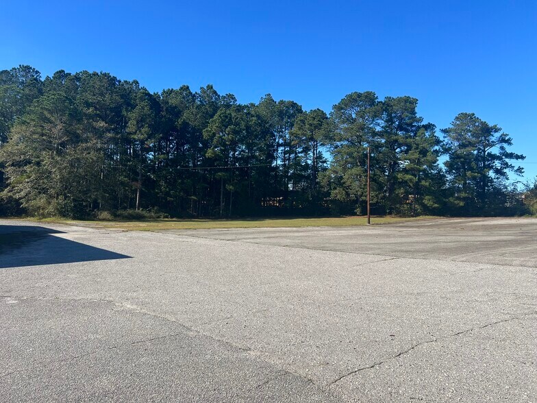 More Photos Of 757 North St, Ashburn Auto Dealership For Sale