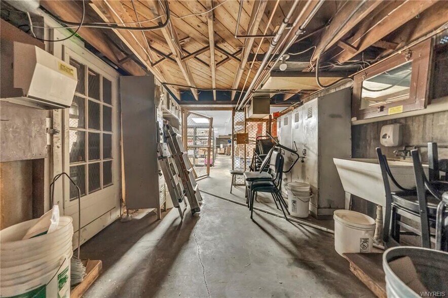 More Photos Of 3019 Pine Ave, Niagara Falls Restaurant For Sale