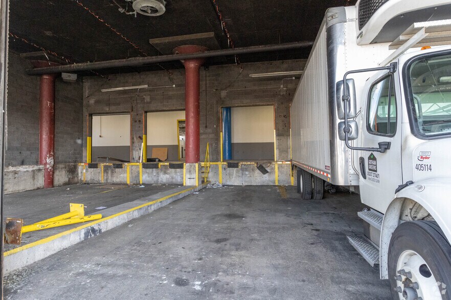 More Photos Of 184-10-184-60 Jamaica Ave, Jamaica Manufacturing For Lease