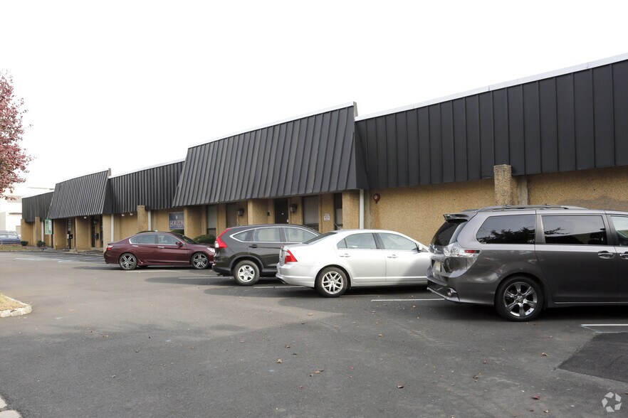 Primary Photo Of 420-532 Lincoln Blvd, Middlesex Light Manufacturing For Lease