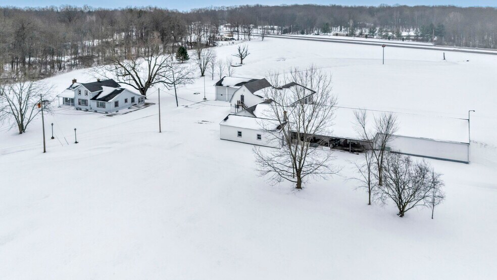 More Photos Of 4085 Herner County Line Rd, Southington Showroom For Sale