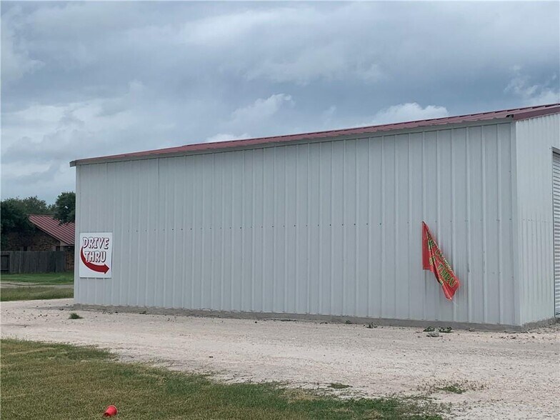 More Photos Of 217 Second St, Agua Dulce General Retail For Sale