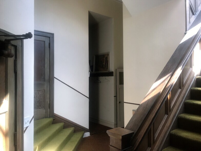 More Photos Of 329 E Moody Ave, New Castle Religious Facility For Sale