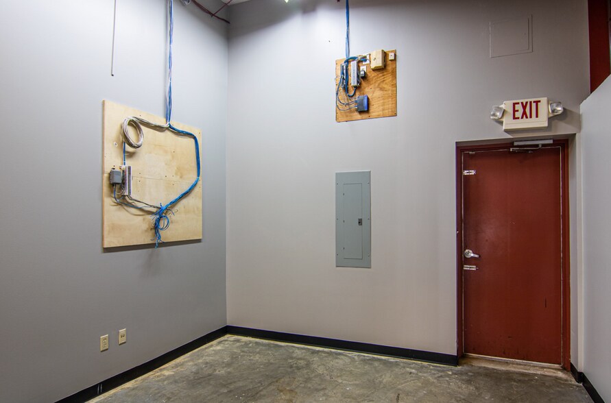 More Photos Of 1968 E Chestnut Expy, Springfield Office For Lease