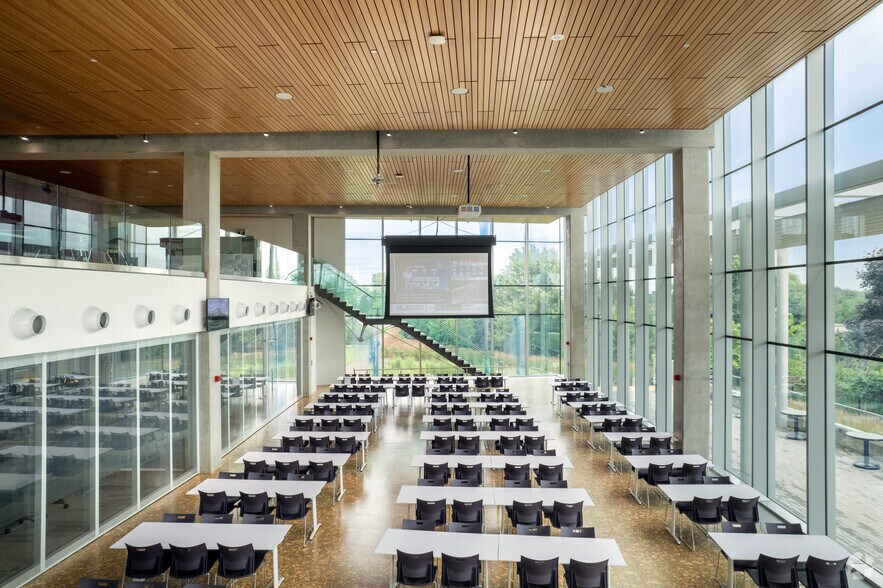 More Photos Of 7070 Derrycrest Dr, Mississauga Office For Lease