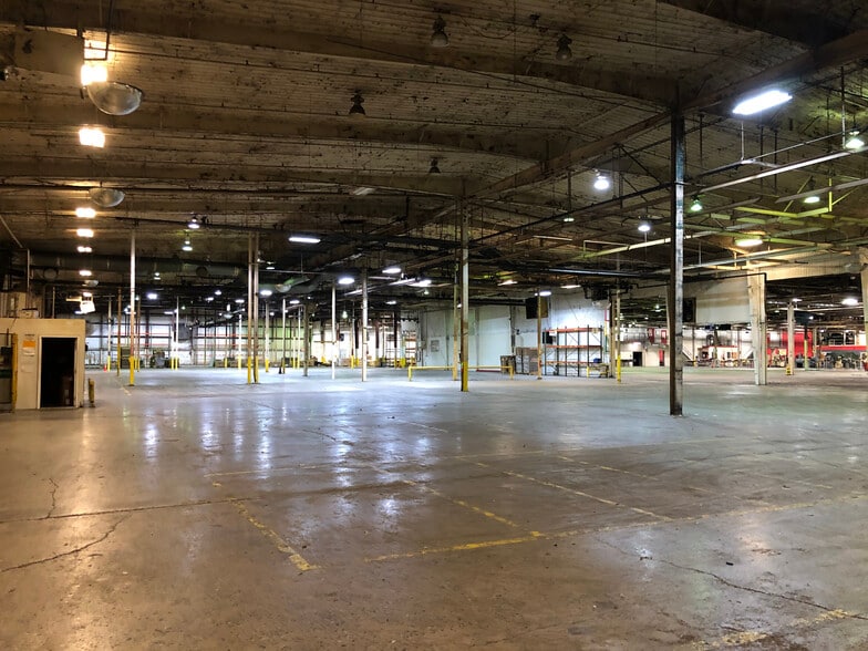 More Photos Of 325 Industrial Ave, Morristown Manufacturing For Lease