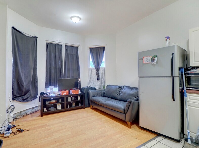 More Photos Of 81 Auburn St, Paterson Apartments For Sale
