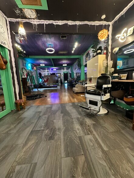 More Photos Of 304 S Lockwood Dr, Houston General Retail For Sale