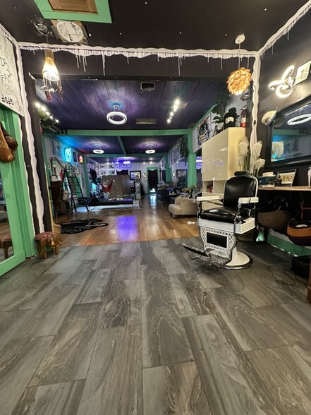 More Photos Of 304 S Lockwood Dr, Houston Storefront Retail Office For Sale