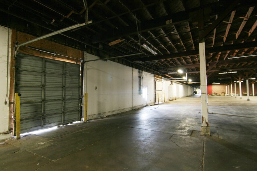 More Photos Of 15202 Edgerton Rd, New Haven Distribution For Lease