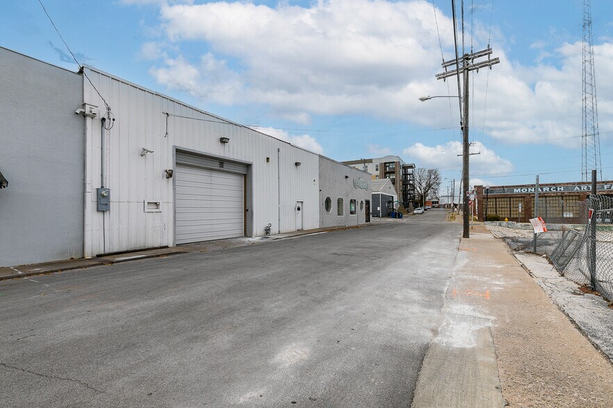 More Photos Of 530 W McDaniel St, Springfield Industrial For Lease