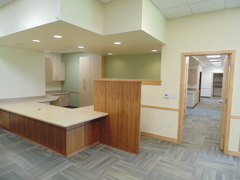 More Photos Of 1528 N Commerce Dr, Saratoga Springs Medical For Sale