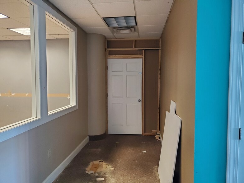 More Photos Of 2425 Hyde Park Blvd, Niagara Falls Freestanding For Lease