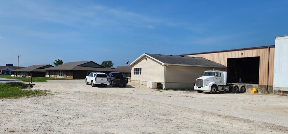 More Photos Of 304 W Sunset St, Fordland Manufacturing For Sale