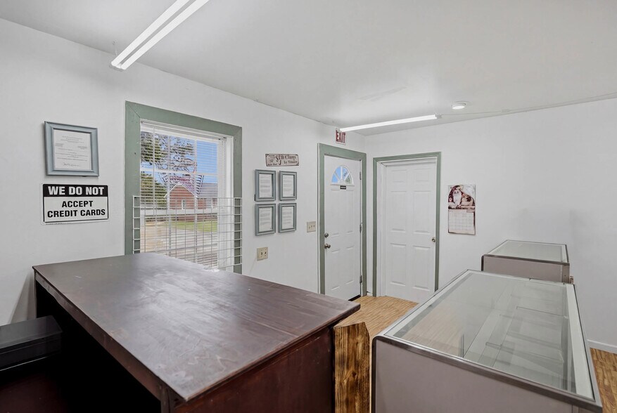 More Photos Of 450 Stephens St, Rochelle Storefront Retail Office For Sale