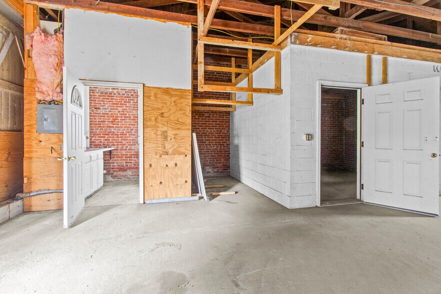 More Photos Of 470 N 4th St, Aurora Freestanding For Sale